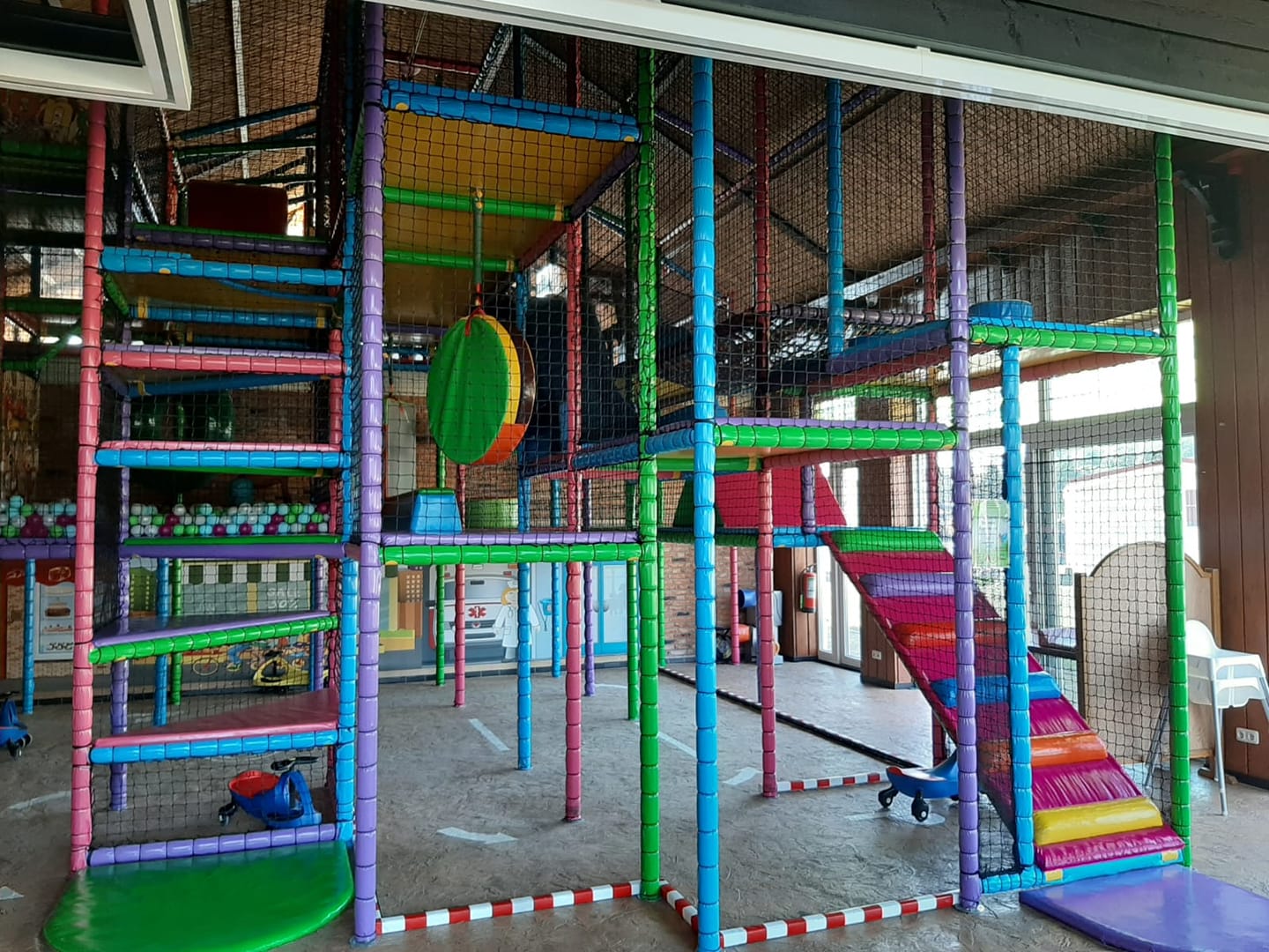 Binnenspeeltuin kopen Ameco Playgrounds