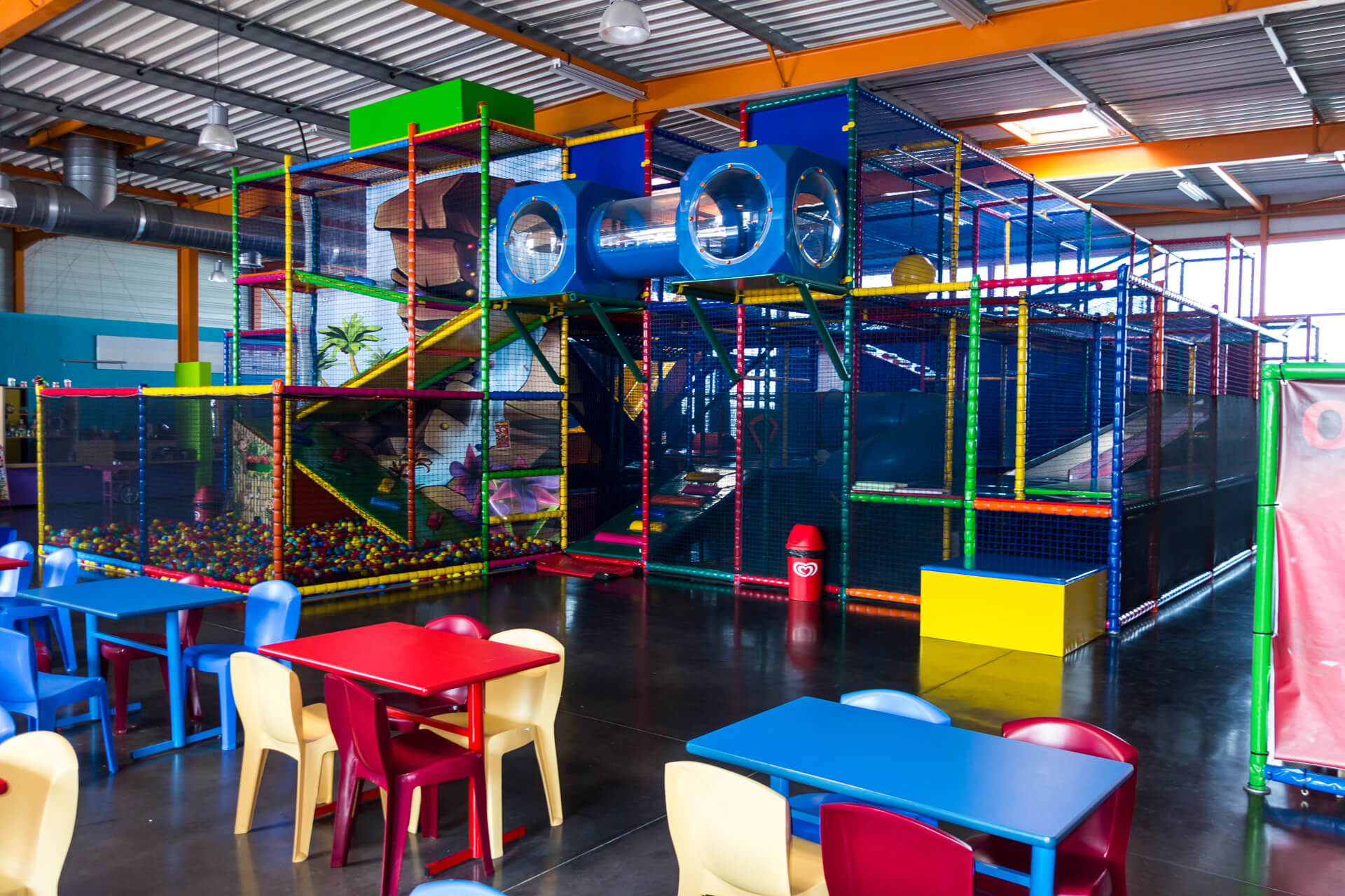 Indoorspielplatz Einrichtung - Ameco Playgrounds
